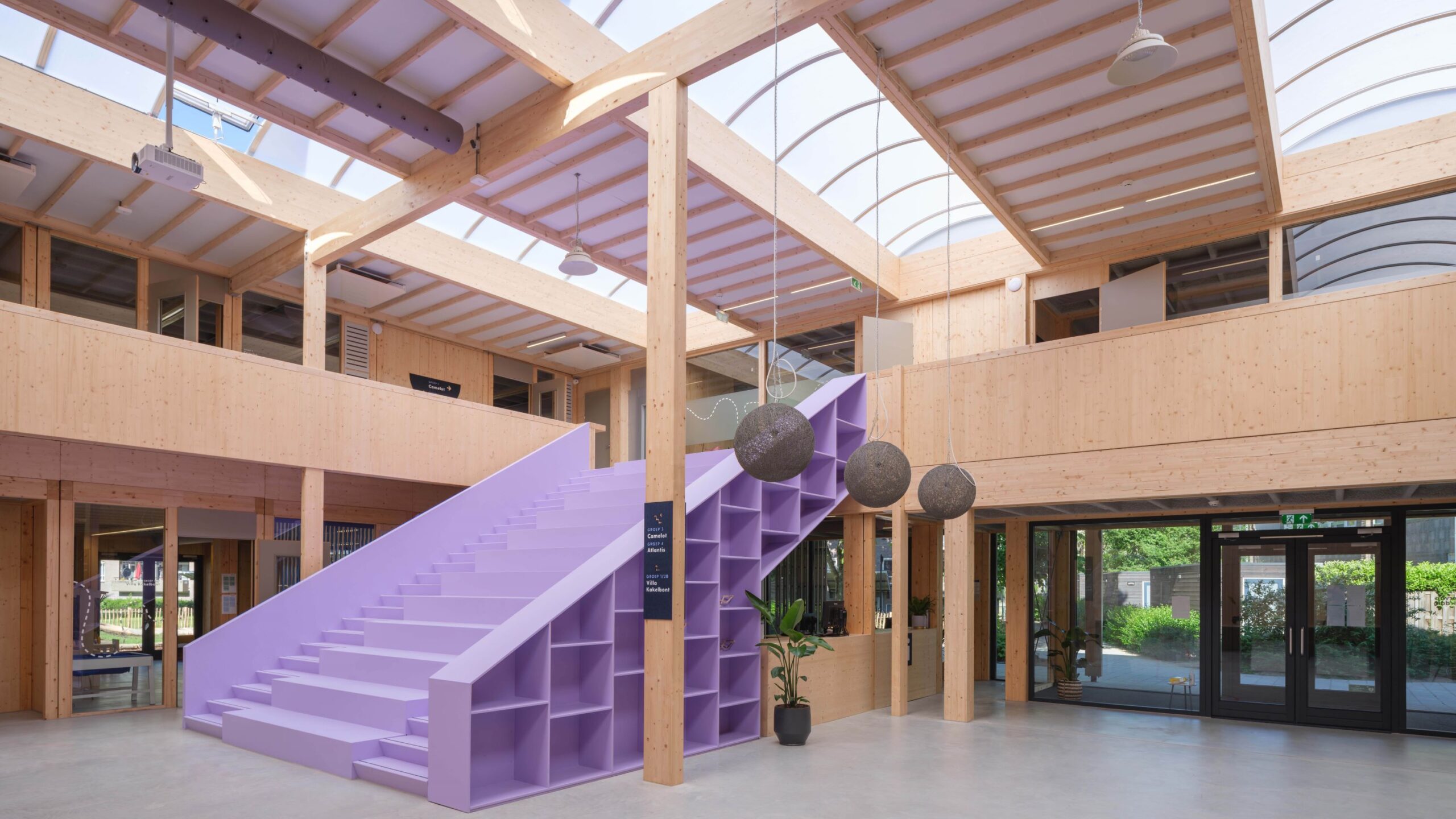 Basisschool Het Epos in Rotterdam. Houtmodulebouw-concept van De Groot Vroomshoop en SeARCH.  Foto: Ossip van Duivenbode.  
